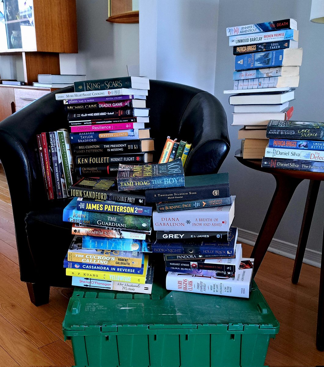 📚 Hello from our Bookish Fortress! This bleak winter hit me hard &amp; hope seemed in short supply. To bring a bit of good into the world, my hubby &amp; I decided to hold a "Book Sale of Hope" in May 2025 in #Barrie to raise money &amp; awareness for <a href="/HuntingtonSC/">@huntingtonsc</a> &amp; Huntington's Disease.