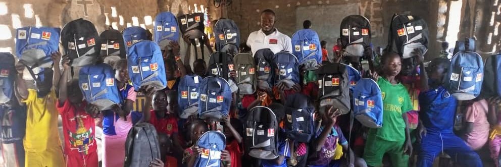 Grâce au financement du Fonds Humanitaire en Éducation dans la zone de Batangafo2, les enfants qui n'avaient pas de fournitures scolaires ont reçu pour un total de 832 élèves dont 416 filles et 416 garçons dans les villages Kibo et Kalomon.
#Distributiondes #KitsScolaires
#Afrbd