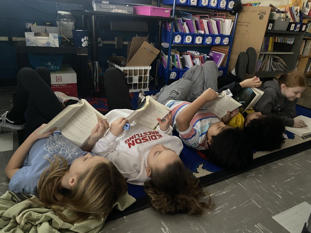 Laura Winik tweet media