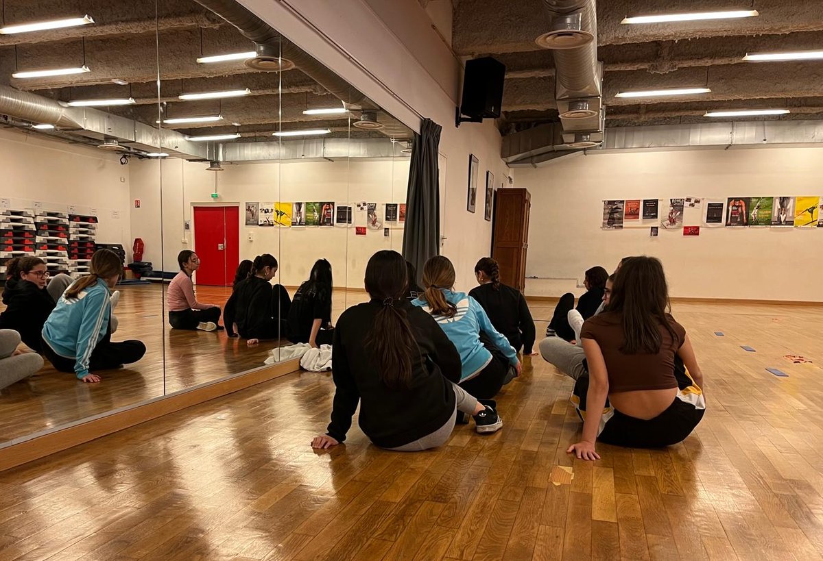 Orchestre national Avignon-Provence (@orchavignonpvce) on Twitter photo 🔍ZOOM sur les actions culturelles🎶
📷Retour sur 2 animations du mois de janvier⬇️
1⃣ L'atelier danse avec Marina Gomes (Orchestre dans les lycées)
🤝En partenariat avec <a href="/MaRegionSud/">Région Sud</a>, <a href="/ArsudRegionSud/">Arsud</a> et le Rectorat.
2⃣ L'intervention de 3 musiciens à la Crèche de <a href="/ESCCO_84/">ESC CroixdesOiseaux</a> 🔍ZOOM sur les actions culturelles🎶
📷Retour sur 2 animations du mois de janvier⬇️
1⃣ L'atelier danse avec Marina Gomes (Orchestre dans les lycées)
🤝En partenariat avec <a href="/MaRegionSud/">Région Sud</a>, <a href="/ArsudRegionSud/">Arsud</a> et le Rectorat.
2⃣ L'intervention de 3 musiciens à la Crèche de <a href="/ESCCO_84/">ESC CroixdesOiseaux</a>