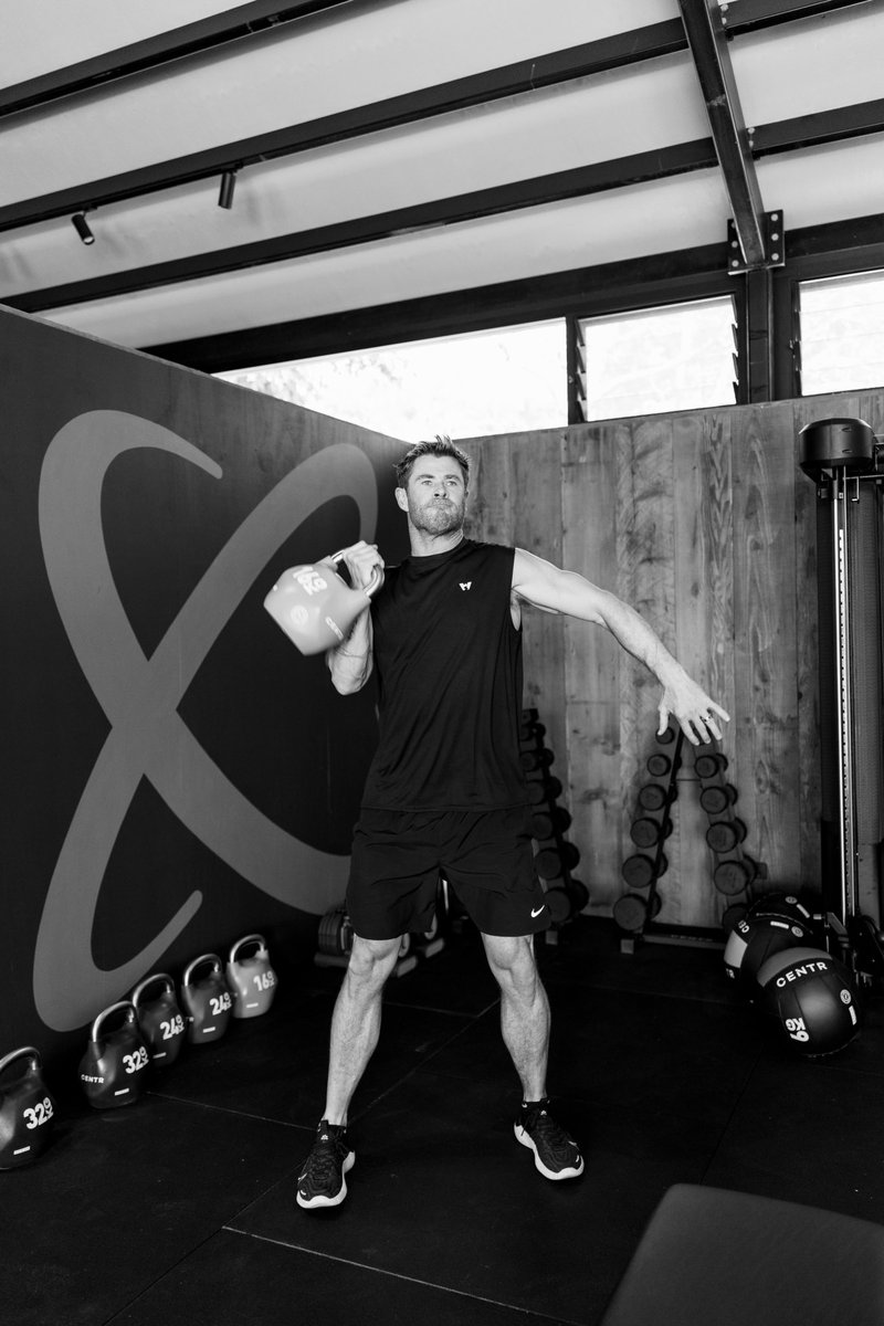 chrishemsworth's tweet image. Working out with the Centr Competition Kettlebell last year during the prototype tests. @centrfit did a great job with this one 💪
More Centr equipment ⬇️
centr.fit/competitionequ…
