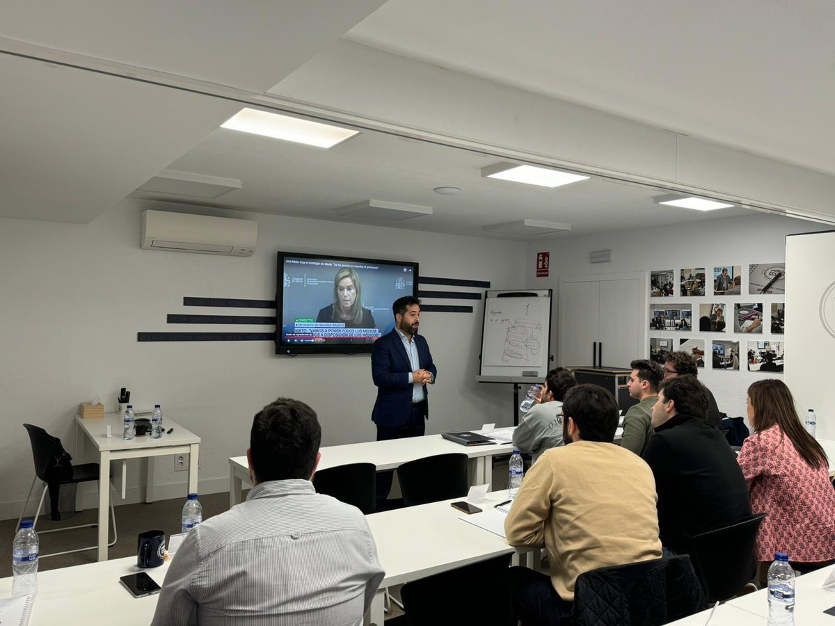 Ven a nuestras formaciones y seminarios de comunicación de crisis y estrategias de discurso y refuerza tu marca personal. 

Con los mejores profesores y profesionales del sector. 

Escríbenos a info@lafabricadediscursos.com

¡Porque nos gusta el olor de la oratoria por la mañana!