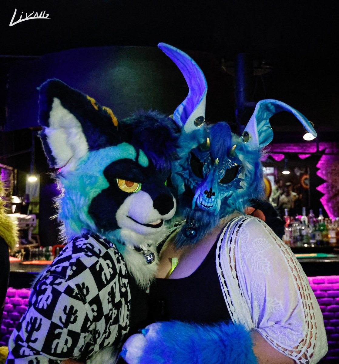 Happy #FursuitFriday &amp; Valentine's! I love this cutie so much <a href="/LunaM00nlit/">Luna Moonlit</a>  &lt;3