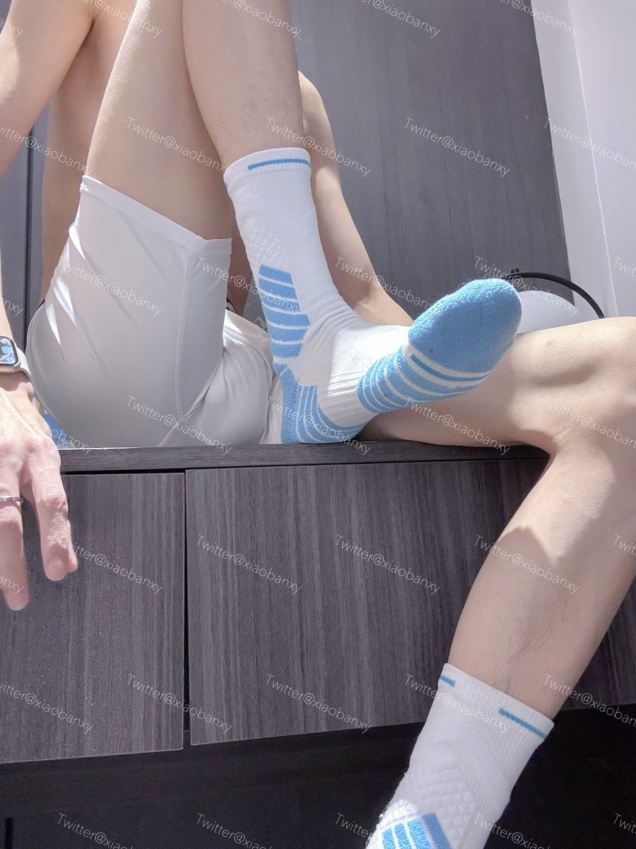 急需一个m来给我舔脚