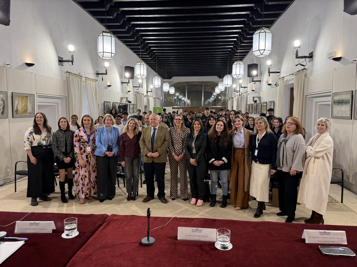 🔬💜 ¡Ha sido una jornada cargada de emociones, diversión y mucha ciencia!
 
Un centenar de escolares se han reunido hoy en el @parlamentoand para desayunar y conocer la labor de 10 investigadoras referentes en su ámbito con motivo del #11F.

fundaciondescubre.es/noticias/andal…