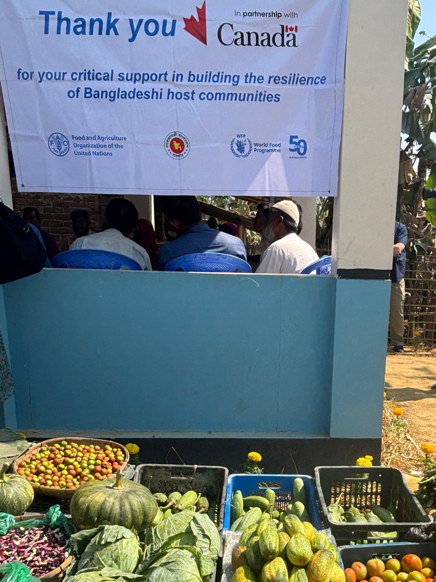 RohingyaResp's tweet photo. We deeply appreciate Canada’s unwavering support for #Rohingya #refugees &amp; 🇧🇩 host communities.

Today, we welcomed H.E. Ahmed Hussen 🇨🇦, Minister of International Development, &amp; his delegation to Cox’s Bazar to witness the impact. Canada remains committed to @RohingyaResp.🇧🇩🤝🇨🇦 https://t.co/J63lfIwu87