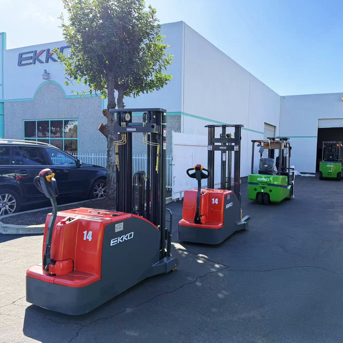 EKKOlifts's tweet photo. The EK14CS-130Li Counterbalanced Walkie Stacker moves 3,000lbs with ease!

- 130” Lift Height
- 24V/100Ah Lithium Battery
- Curtis Controller
- Polyurethane Wheels
📞 877-232-6517 🌐 https://t.co/PlDF3kZuvc

#EKKOLifts #WalkieStacker #MaterialHandling https://t.co/LD6StQLi7Z