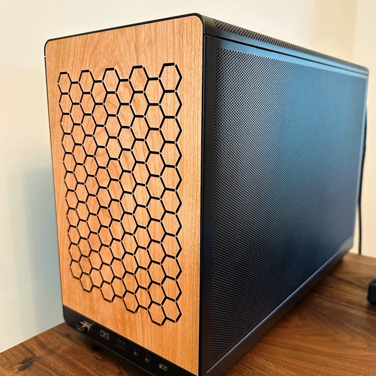 JakefaceCustoms (@jakefacecustoms) on Twitter photo The Lian Li A3-mATX custom vented front panel is ready! Replace the front of your case with a wooden replacement. Tons of designs and wood species available. No modding required, installs like the stock panel. Link in bio or google jakefacecustoms! The Lian Li A3-mATX custom vented front panel is ready! Replace the front of your case with a wooden replacement. Tons of designs and wood species available. No modding required, installs like the stock panel. Link in bio or google jakefacecustoms!