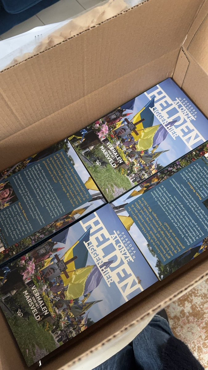 Phaedrajanine's tweet image. Hij is er, mijn boek! Al onze helden liggen hier. Afgelopen donderdag gepresenteerd bij @Athenaeum en aankomende donderdag bij @SomerenBoeken in Zutphen