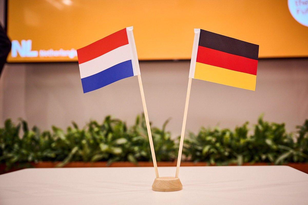 Vandaag was de officiële opening van #BIOFACH2025, Europa’s belangrijkste internationale vakbeurs op het gebied van biologisch voedsel. Het NL-paviljoen werd dit jaar geopend door <a href="/glandheer/">Guido Landheer</a>, plv Directeur-Generaal Agro en <a href="/MiraWoldberg/">Mira Woldberg</a>, plv ambassadeur in Duitsland. 1/3