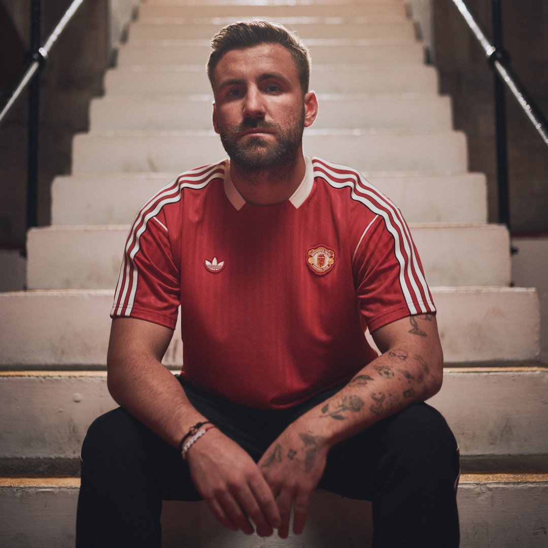 ManUtd's tweet photo. An '80s classic is 🔙♥️

#MUFC || @adidasFootball