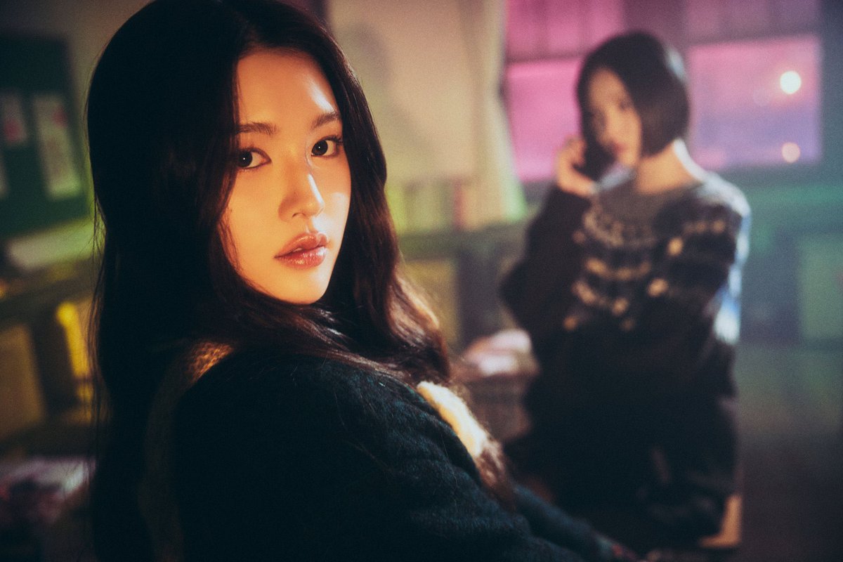 แอบโทรหาใคร เห็นนะ