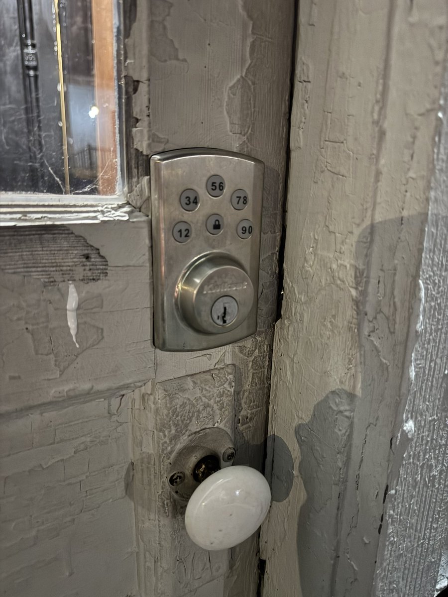 grand_locksmith's tweet photo. We unlock all types of locks: electronic, keypad, and standard. Quick, safe, and damage-free! Rekeying, key making, and duplication. Available 24/7 in Hendersonville, Tennessee.
#Hendersonville #Locksmith #24/7Service #KeyDuplication #Rekeying #GrandLocksmithLLC https://t.co/gsNkLWfa3y