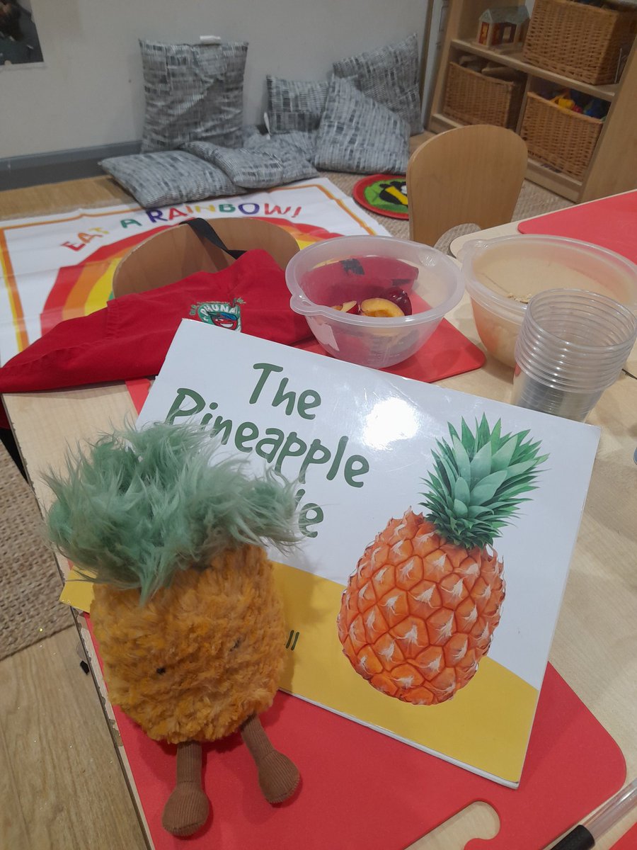 Exploring flavours and textures at <a href="/CastleMeadSch/">Castle Mead School</a> with nursery children and parents. <a href="/PhunkyFoods/">PhunkyFoods</a> <a href="/wiltscouncil/">Wiltshire Council #WiltshireTogether</a> #eatarainbow