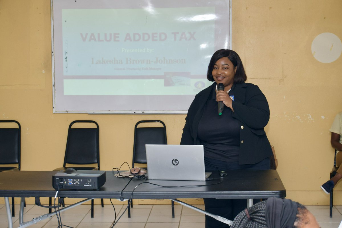 DIRBAHAMAS's tweet photo. Happening Now!
Inland Revenue visits L. N. Coakley High School in Georgetown, Exuma. https://t.co/AnOuJ5DaD3