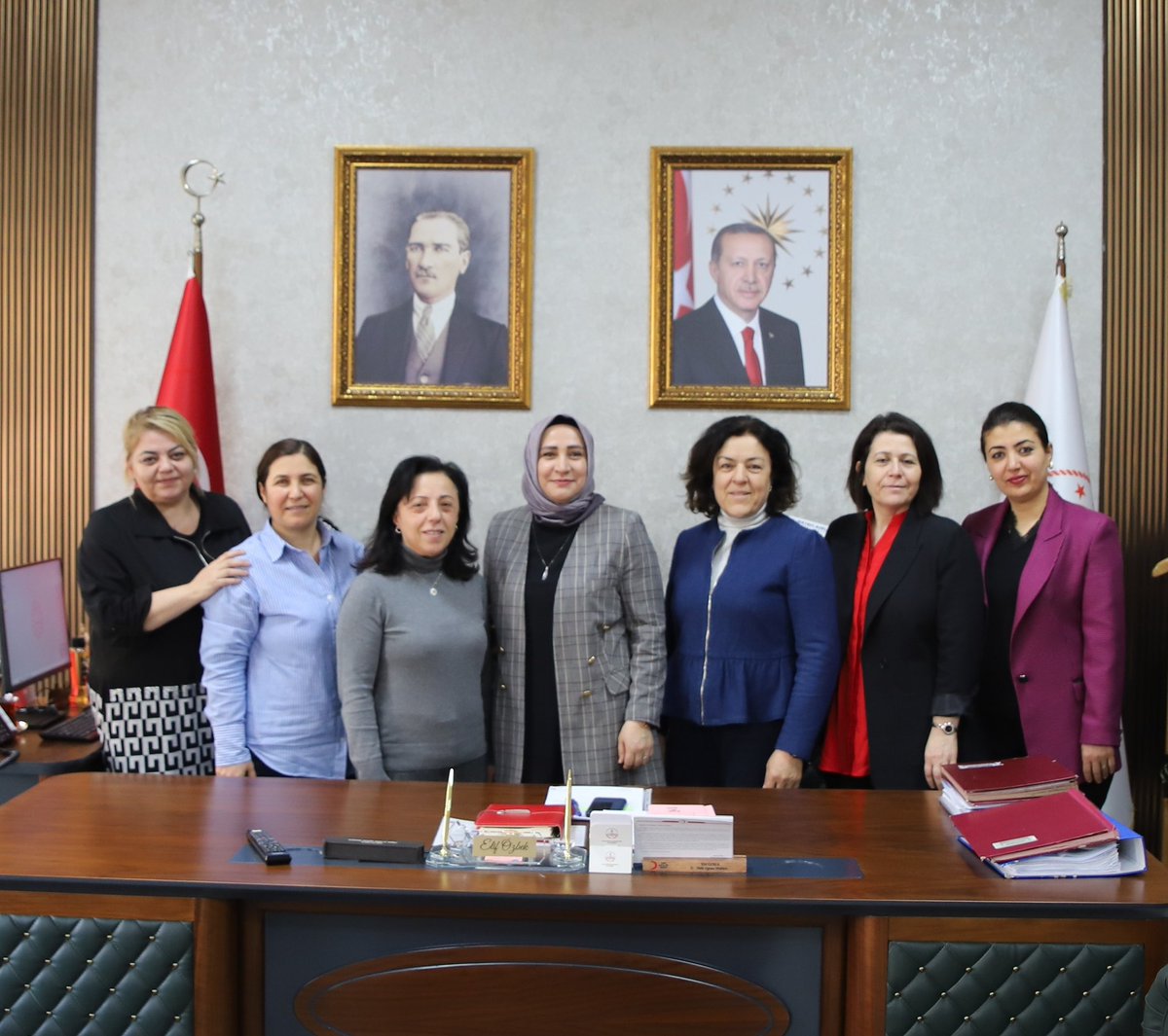 Valilik Özel Kalem Müdürü Sn. Nebahat Bozkurt, Valilik Birim Müdürleri ve İlçe Nüfus Müdürü Ayşe Yavuz, İl Müdürümüz Sn. Elif Özbek'e hayırlı olsun ziyaretinde bulundular.