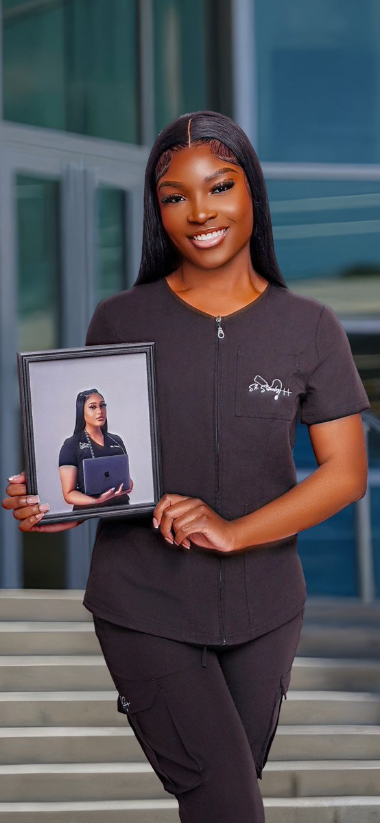 sidamodel's tweet image. Alhamdulliah…90 questions later and I’m officially a nurse 🤣🥰 #NurseSi
