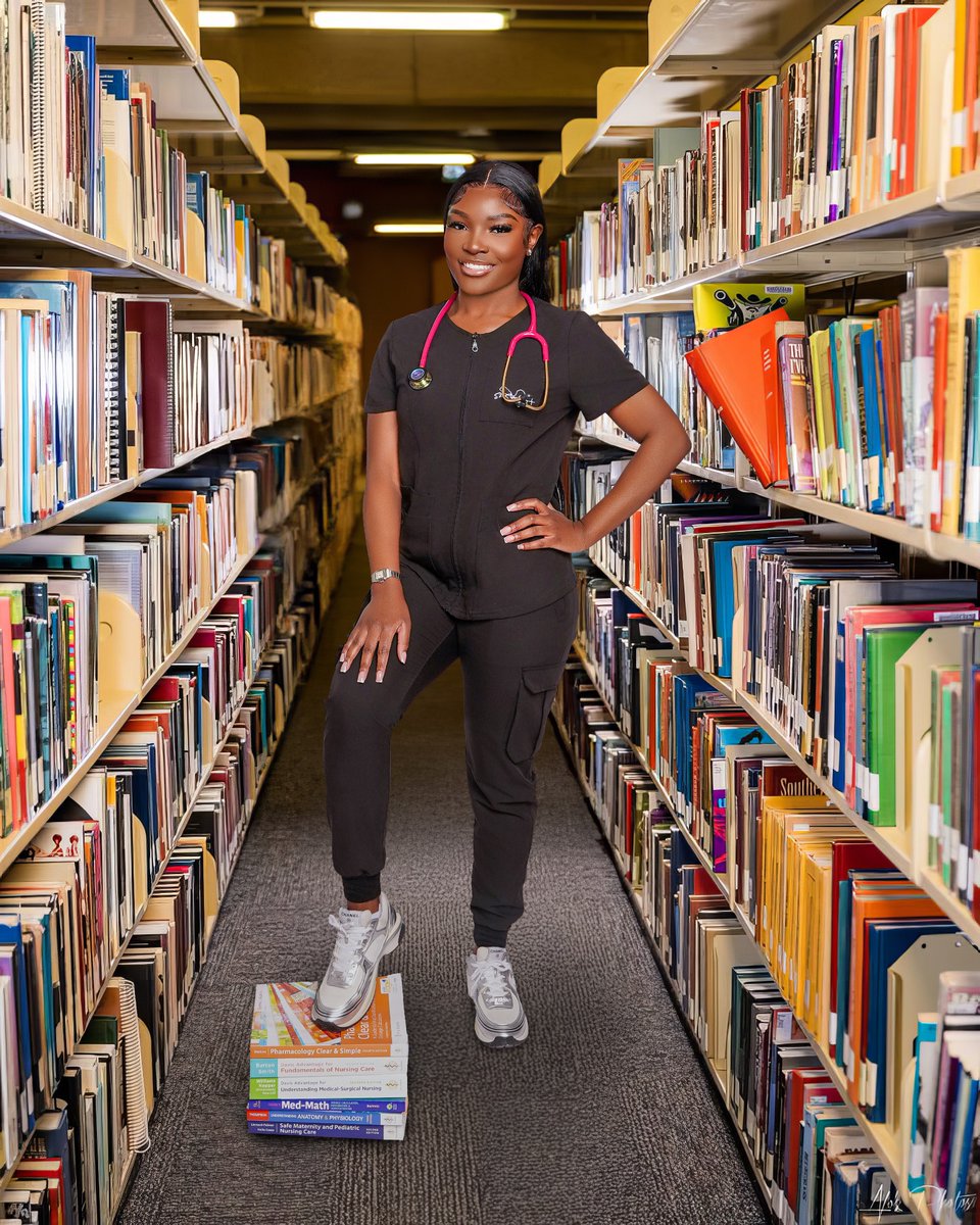 sidamodel's tweet image. Alhamdulliah…90 questions later and I’m officially a nurse 🤣🥰 #NurseSi