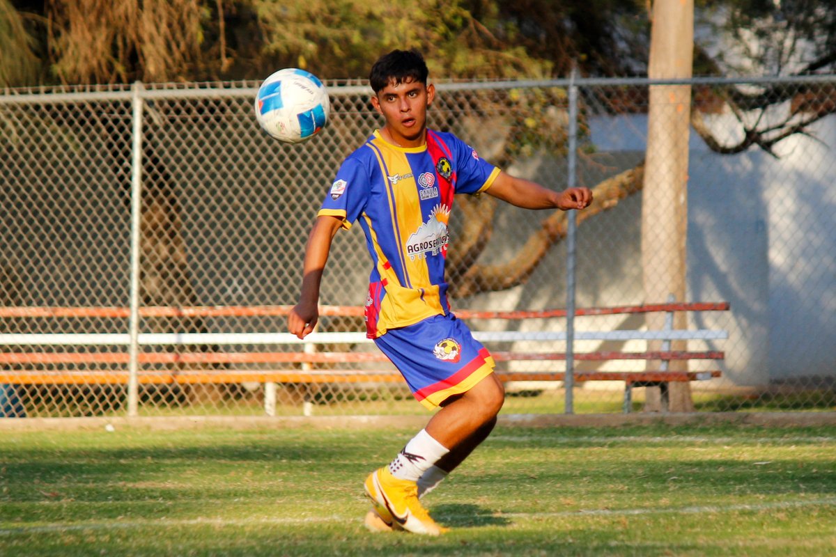 ¡VICTORIA CLAVE! 🔥⚽

Real Animas Sayula se impuso 3-1 a Deportivo Cimagol en la Unidad Deportiva Iramategui de Atoyac, Jalisco... Con goles de Miguel Alvarado, Jesús Arana e Isaí Pérez, suman 23 puntos y siguen firmes en la pelea por la clasificación en el G14 💪🏽