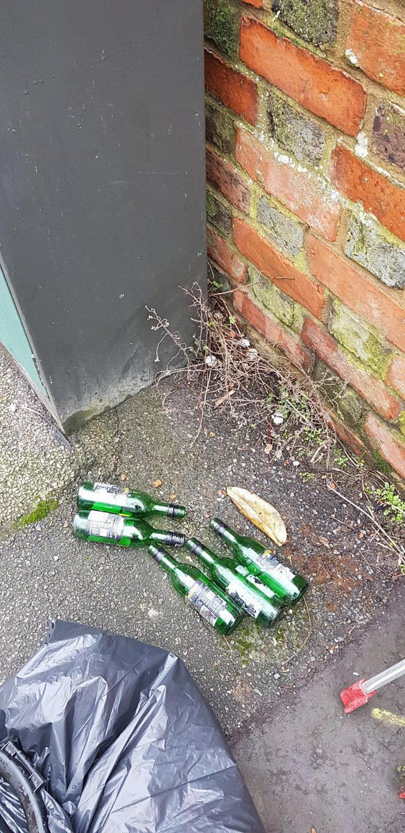 Solo litterpick Ridgewaye, Pennington Rd, Imperial car park, London Rd..4 sacks..😪😪 <a href="/SouthboroughSt/">Southborough Street</a> @tunbridgewells #litterheroes #keepbritaintidy