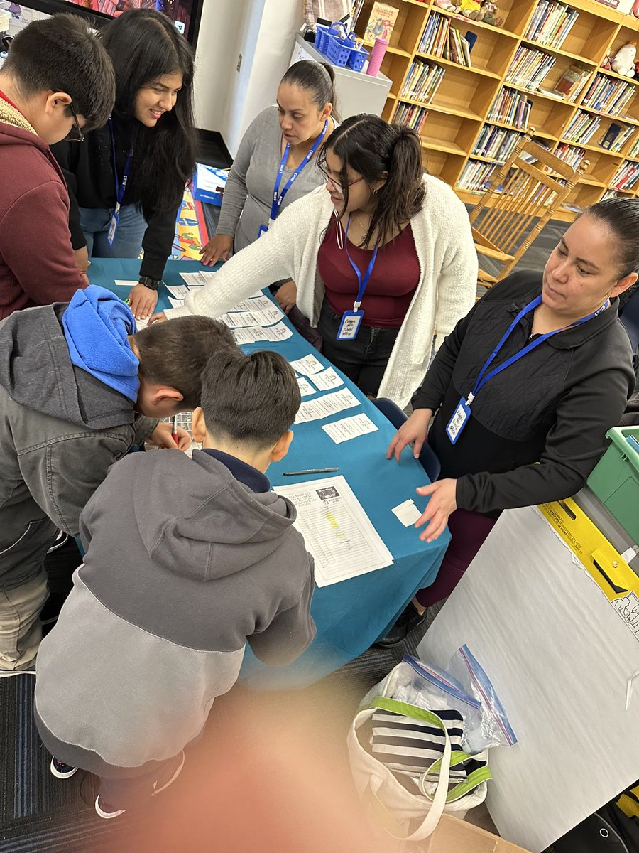RodCarMaria's tweet photo. Today our students were able to pick out a free book thanks to Book Drive for Kids!  Shout out to our PTA for helping out!! https://t.co/GECfiWg7Ak