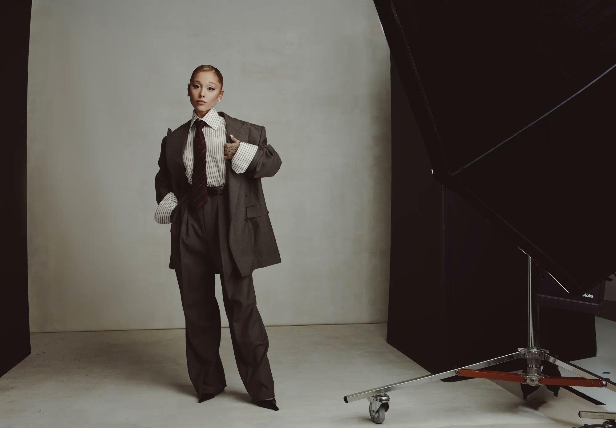 MuchMusic on X: "Ariana Grande serves business casual for The Hollywood Reporter 🧳 📸: AB + DMA https://t.co/I3ngC7drEU" / X