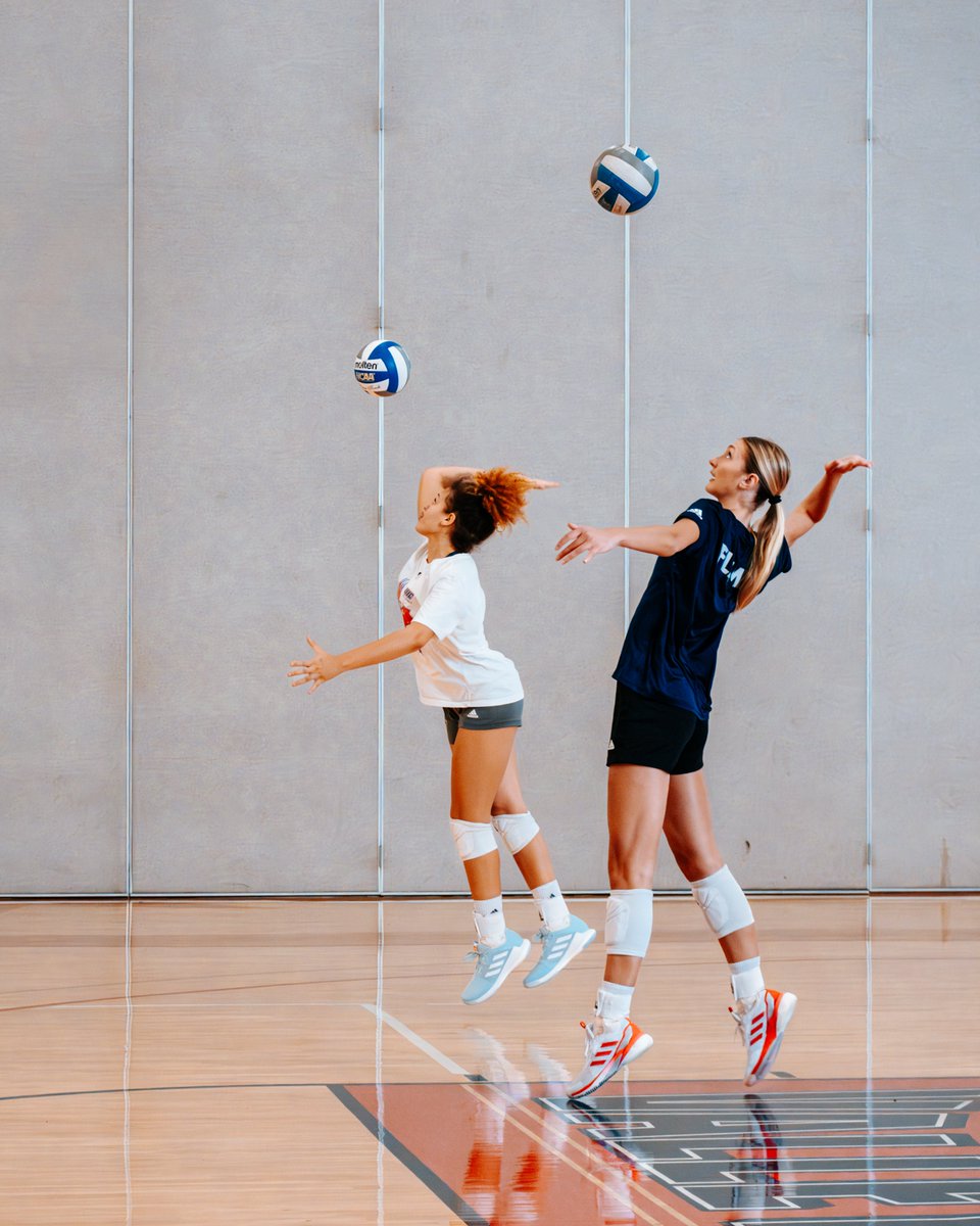 UIC_Volleyball's tweet image. It maybe cold outside, but our serves are still HOT 🥵 #ChicagosCollegeTeam