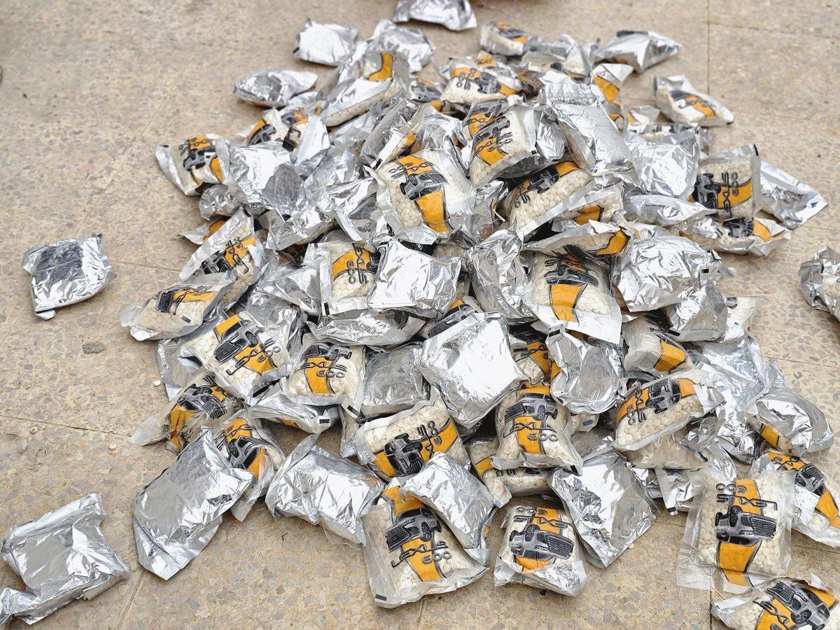 #Syria: the Security Forces arrested a Captagon trafficker and seized a large quantity of pills in #Damascus province. 
Tablets were professionally hidden in fake marbles, like it happened past years - a sign Assad's cartels aren't fully dismantled yet.