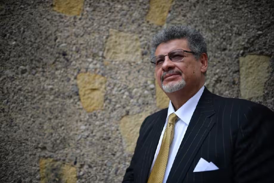 Este señor no es abogado, es un tramposo de la justicia. Debe ser sancionado. #UribeCulpable