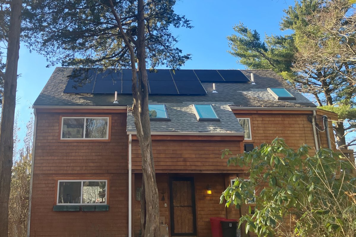 Want to go #solar but have dormers, skylights, vent pipes, or other #roof obstructions? Not a problem for us. We'll design a high-performing solar system that meets your #energy needs and aesthetic standards. Send us a message or call 781-270-6555 for a free quote. ☑️