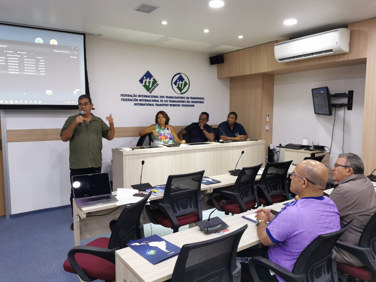 ITF_Americas's tweet photo. #Brasil 🇧🇷 Trabalhadoras e trabalhadores ferroviários do Brasil participam do Workshop de desenvolvimento e capacitação de lideranças ferroviárias. O evento conta com a presença de Janaina Fernandes, representante de mulheres e membro do comitê executivo da ITF; 
Francisco Aparecido Felicio "França", presidente da FNTF; Edgar Díaz, secretário regional da ITF; y Julio Sosa, presidente global da seção de ferroviários da ITF, que reafirmou que a educação, formação e relações humanas são os pilares que estão se construindo com os ferroviários brasileiros.
#SomosITF #MovemosOMundo