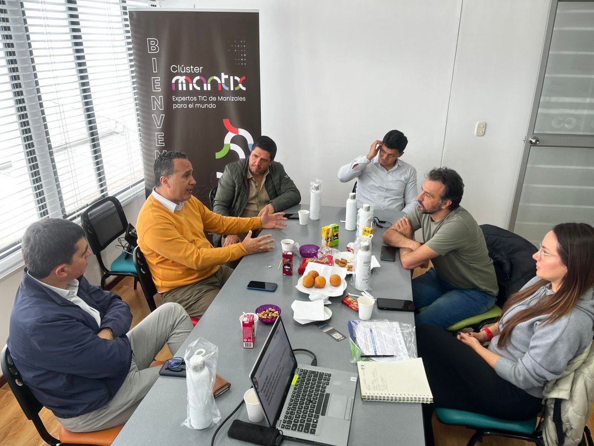 CCManizales's tweet photo. 👉 Desarrollamos nuestro primer comité estratégico 2025 🎉 con seis empresas del Cluster TIC Mantix ✅ donde el principal propósito fue 👇👇
👉 Hacer un balance de 2024, donde tuvimos en total de 25 logros. 👏👏
👉 Programar el plan de acción para  2025. ✍️✍️ https://t.co/sUkf5duIKa