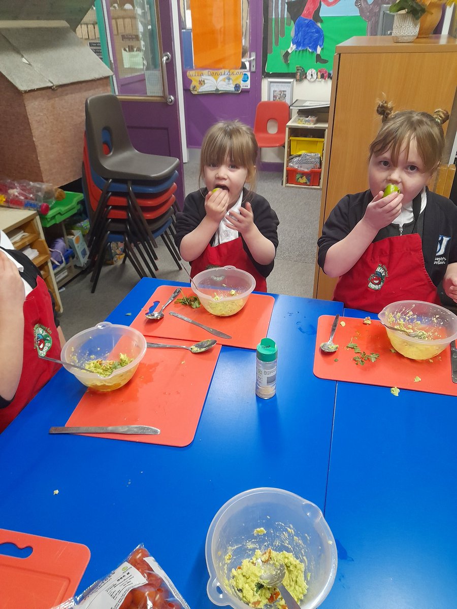 Last session at St Joseph's today for Food Explorers! It has been an absolute pleasure working with such enthusiastic children and seeing them experiment and bravely try new tastes each week. Well done everyone! <a href="/wiltscouncil/">Wiltshire Council #WiltshireTogether</a> <a href="/PhunkyFoods/">PhunkyFoods</a>