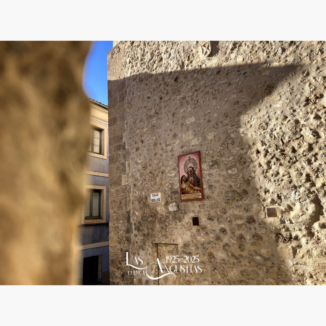 Tal día como ayer, un 4 de febrero de 1925, se fundó nuestra Cofradía, y lo hemos conmemorado con la inauguración de un azulejo conmemorativo que se ha instalado en una de las paredes de la Iglesia de San Andrés, la primera sede canónica de la Cofradía. 
🖌️ Ángel Lora Serrano