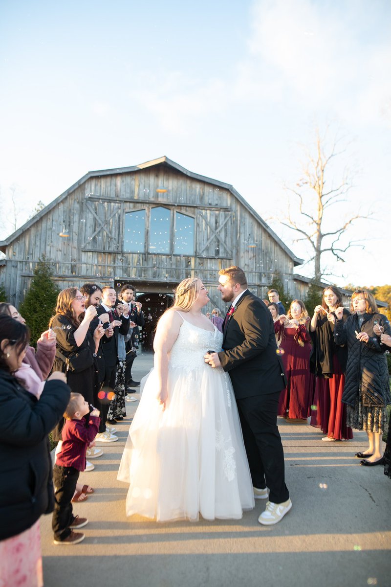 dan_helotie's tweet image. the best day.
the most beautiful bride.
the most amazing moment of my life.
thank you Lauren, for showing me what true love looks like ❤️