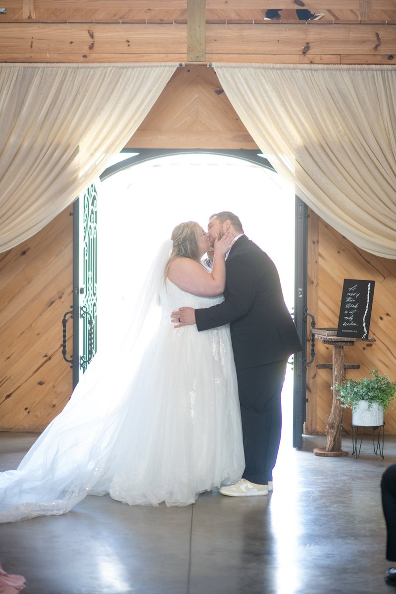 dan_helotie's tweet image. the best day.
the most beautiful bride.
the most amazing moment of my life.
thank you Lauren, for showing me what true love looks like ❤️