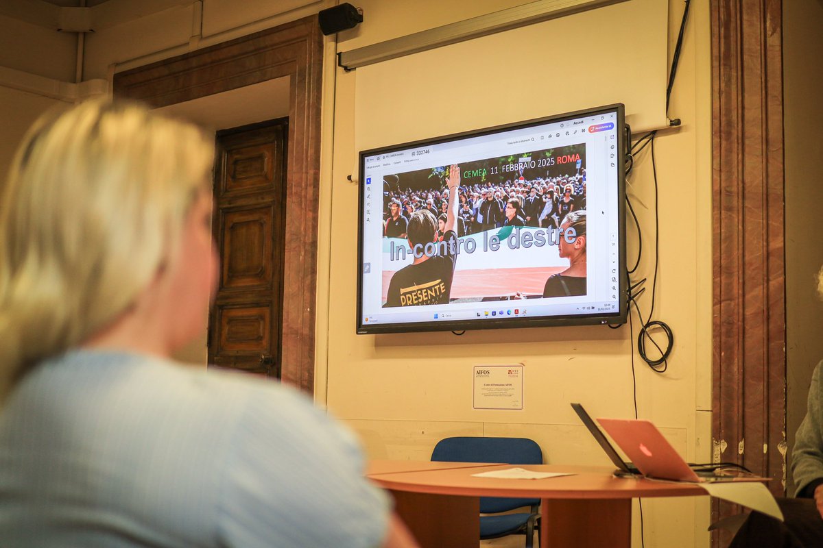 « Ce que nous sommes se révèle dès le 1er jour, devant les enfants, vous devez décider comment organiser votre travail : asservir ou libérer » Mario Lodi, pédagogue italien. À Rome avec le <a href="/Cnajep/">CNAJEP</a> : comment résister au projet politique de l’extrême droite pour l’école en Italie.