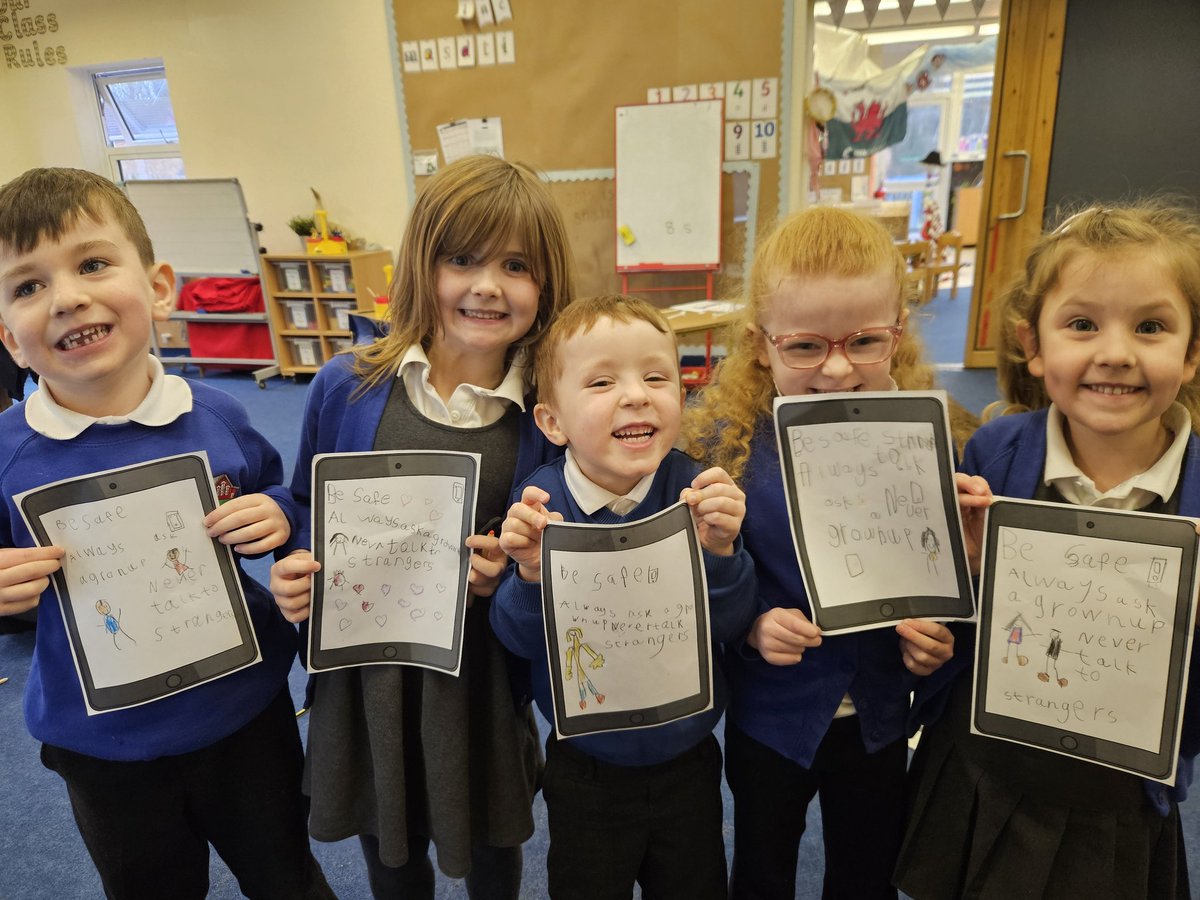 Dosbarth Onnen have spent today learning about how we can stay safe online💻 <a href="/SychdynSchool/">Ysgol Sychdyn</a>