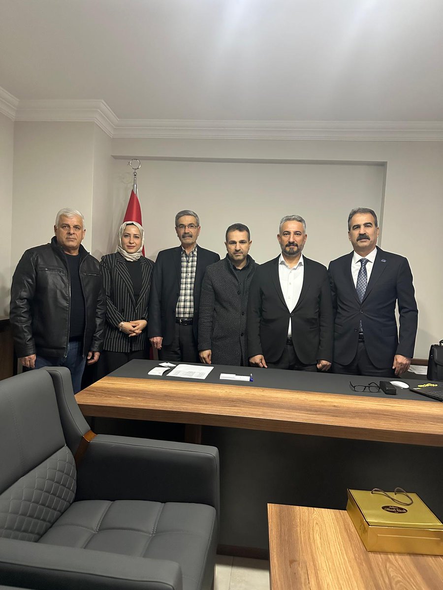 Deva Partisi İl Başkanımız <a href="/fahmetbicer/">Fetih Ahmet BİÇER</a> İl Sekreteri İrfan Tunç, Teşkilat İşleri Başkanı Talet Dilek,  Kadın çalışmaları Başkanı Nihal Çiçek Aydın ve Sivil Toplum İlişkileri Başkanı Ramazan Acıkoğlu ile Anahtar Parti İl Başkanı Yüksel Ercan'a hayırlı olsun ziyaretinde bulunduk.