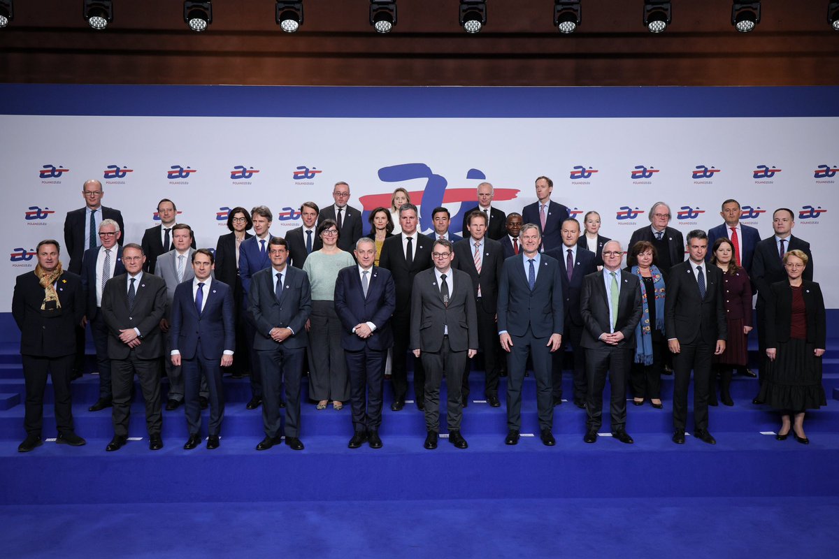 Dziś w Warszawie posiedzenie Rady #FAC #DEV z udziałem Amb. 🇸🇰 w Komitecie Politycznym i Bezpieczeństwa #UE <a href="/michalkomada/">Michal Komada</a> ✨Cenna debata nt. odporności instytucji publicznych i finansowania rozwoju📊 Dziękujemy za gościnność Min. Jakubowi Wiśniewskiemu <a href="/MSZ_RP/">Ministerstwo Spraw Zagranicznych RP 🇵🇱</a> @POLAND25EU