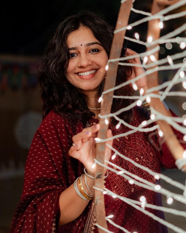paunilpatel's tweet photo. Wishing you a very Happy Birthday @aditiraval Many Many Happy returns of the day 😍🍫 Lots of love Beautiful ❤️❤️❤️
#HappyBirthdayAditiRaval #HBDAditiRaval #TuAneTariVaato #beautiful @aditiraval #HAPPYBIRTHDAY #JorrFood #HBDAditi
#birthdaywishes #AditiRaval @RJAditiFanClub #love https://t.co/SzjFWfcf3O