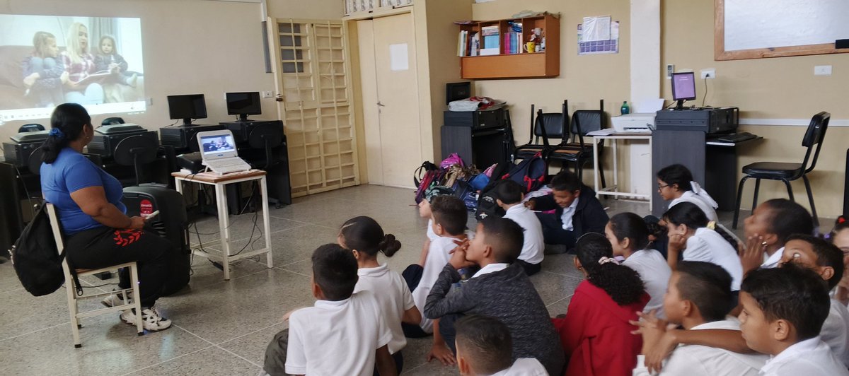 #11Feb | El Bullying 🖐🏻🚫 Concientizar a nuestros niños y niñas sobre el acoso escolar, así como evitar situaciones de burla, faltas de respeto o acoso. Dirigido a 5to grado "A" en el <a href="/CbitSofiadeH/">CbitSofiadeHurtado Soy @FundabitAragua</a>

#SomosFundabit #FundabitAragua #CBIT #tecnologíaseducativas