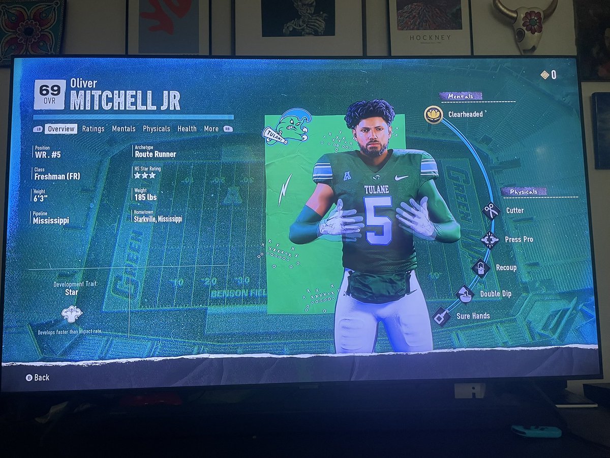 #TulaneRecruiting class 25. (Part9of16) <a href="/KantguardO/">Oliver Mitchell Jr</a> WR⭐️⭐️⭐️.RouteRunning sure handed playmaker. Not completely accurate,based off stats,⭐️’s,40 time,etc and prev game. Could see him around this 66-70 for #CFB26. More #Tulane players to come! #RollWave #TulaneFootball #GreenWave