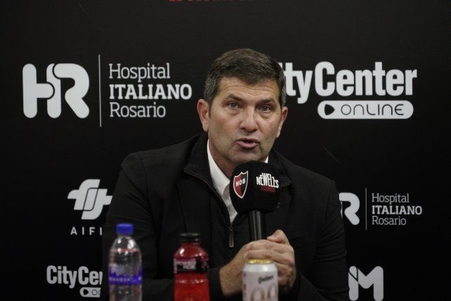 #AHORA l Rubén “Mago” Capria, asesor deportivo de #Newells 🔴⚫️ “Tuvimos que hacer un mercado ajustado donde buscamos las mejores piezas disponibles para armar el equipo”