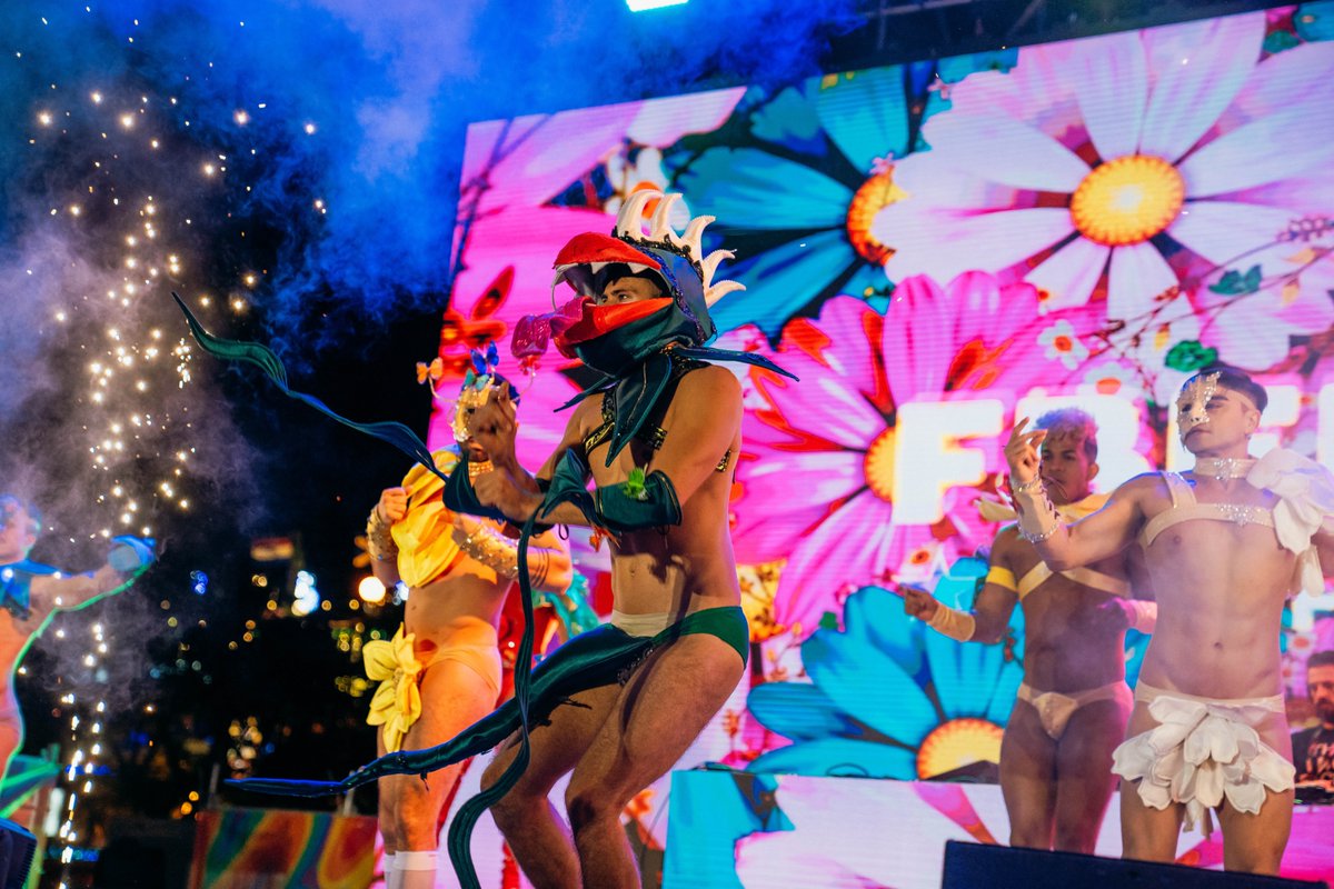 The photos of  The House of Flowers from the December 29th are finally here! 📷 Relive the best moments from an unforgettable evening. Don't miss out! 📷 Swipe to see more.
#freedomfestivalmaspalomas2024 #freedomfestival #playadelingles #GranCanaria #winterfestival #yumbocentre