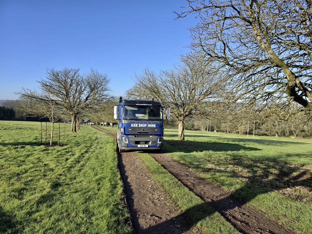 axeskiphire's tweet image. Who said skips weren’t beautiful?! With scenery like this as the backdrop, we’d have to disagree. 

📍 Yarcombe, Black Down Hills.

#devonphotos #devonlife #skiphiredevon #blackdownhills
