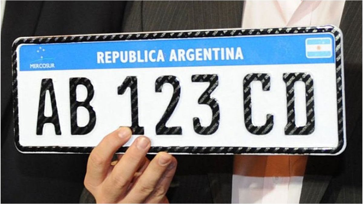 GordoDan_'s tweet photo. Ya empezaron a llegar los aumentos en patentes en CABA por orden de Jorge Macri, y se registraron subas entre el 5% y 7% del valor del auto en tan sólo 1 año de gestión.

El mundo va a contramano de lo que estás haciendo vos, bajá YA las patentes Jorge Macri hijo de mil puta https://t.co/NblkoqcO36