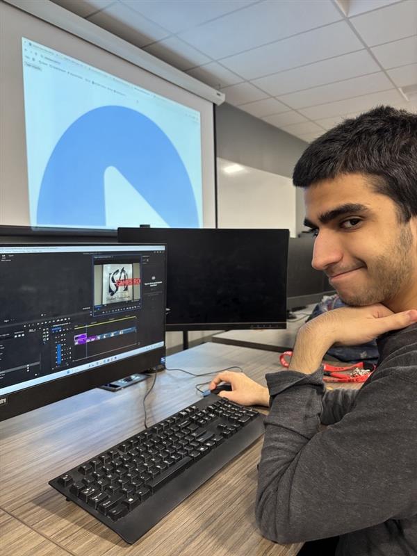 Here's one of our students hard at work in his Video Editing class!  Student's in the CICE program at SLC take a wide range of courses based on their interests that help them develop skills and prepare for the future 💻👨‍💻😀