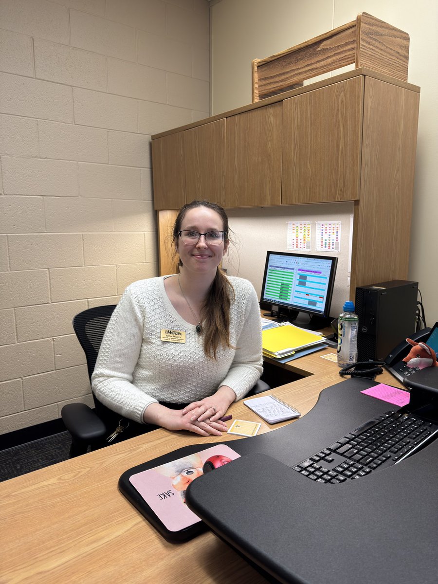 LashbrookPatty's tweet photo. Nothing says school spirit like returning to your alma mater to help students succeed. Taylor Wagers graduated in 2023 and now serves as the Content and PASS coordinator in the CAS.
#JOU432 #tutoring @MissouriWestern https://t.co/pgBtMAFURf