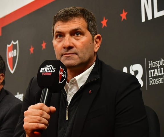 #AHORA l Rubén “Mago” Capria, asesor deportivo de #Newells 🔴⚫️ “La edad promedio del plantel no es un tema que me preocupe. Juzgar por los años que tenga un futbolista es un error. Enzo Pérez volvió a River con 38 años porque necesitaban alguien que acompañe a los jóvenes”